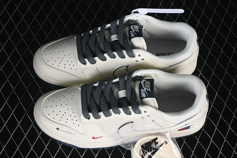 All Categories Nk SB Dunk Series Nk SB Dunk Low High-end Customized Low-top Shoes Nike SB Dunk Low Champion Collaboration Midnight Blue Anniversary High-end Customized Low-top Casual Shoes JP1628-026